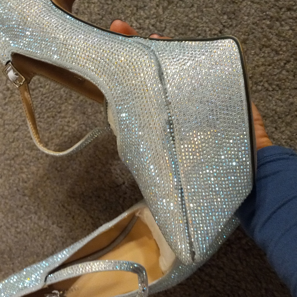 New FELIZ RHINESTONE EMBELLISHED PLATFORM STILETTO, size 10 - Picture 12 of 12